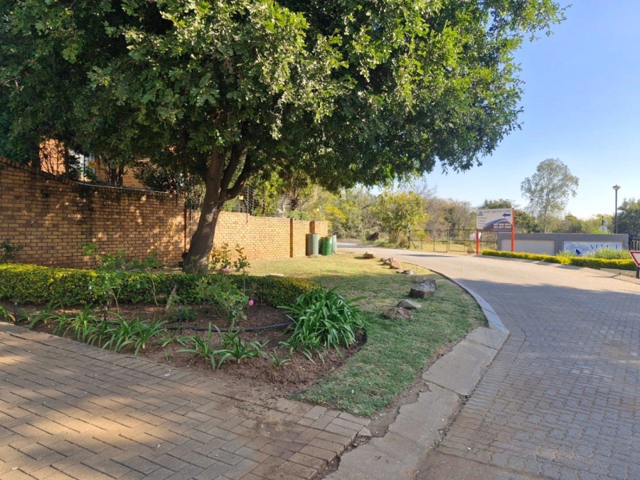 To Let 2 Bedroom Property for Rent in Meerhof North West